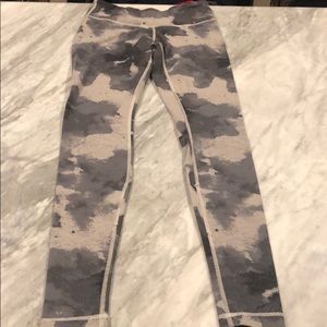 Lululemon Wunder Under Pant Purple Camo Sz. 4